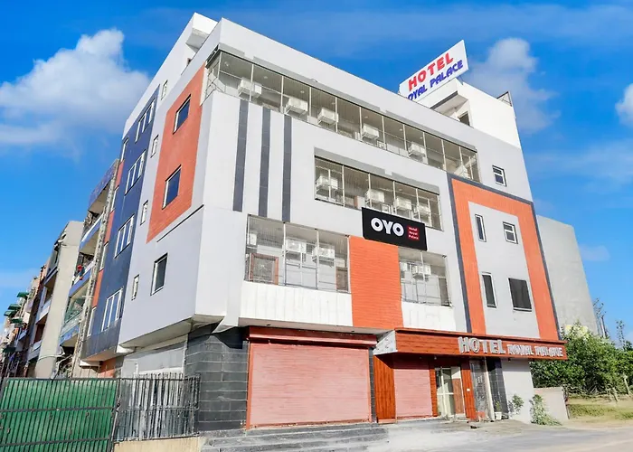 Hotel O Royal Palace