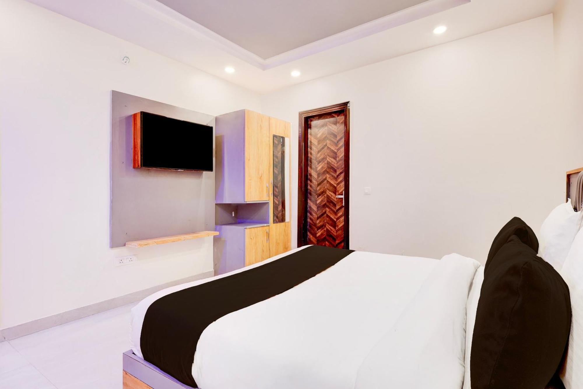 Hotel O Royal Palace 3*